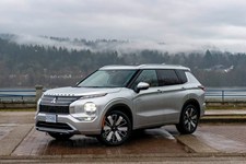 Sterling Silver 2026 Mitsubishi Outlander Plug-In Hybrid SEL S-AWC