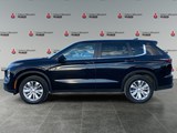 LABRADOR BLACK 2025 Mitsubishi Outlander ES