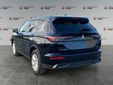 LABRADOR BLACK 2025 Mitsubishi Outlander ES