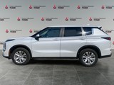 WHITE DIAMOND 2025 Mitsubishi Outlander ES