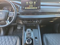 BLACK DIAMOND 2024 Mitsubishi Outlander SEL S-AWC