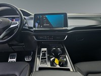 PURE GRAY 2025 Volkswagen Atlas Cross Sport Comfortline R-Line Black Edition 2.0 TSI 4MOTION