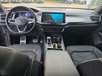 PURE GRAY 2025 Volkswagen Atlas Cross Sport Comfortline R-Line Black Edition 2.0 TSI 4MOTION