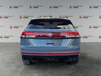 PURE GRAY 2025 Volkswagen Atlas Cross Sport Comfortline R-Line Black Edition 2.0 TSI 4MOTION