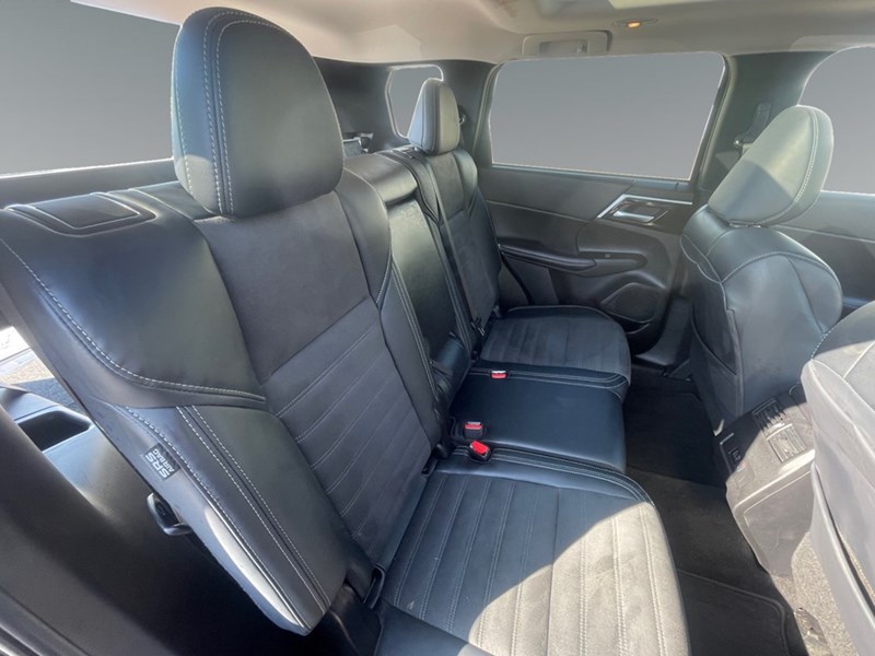 2024 Mitsubishi Outlander LE S-AWC