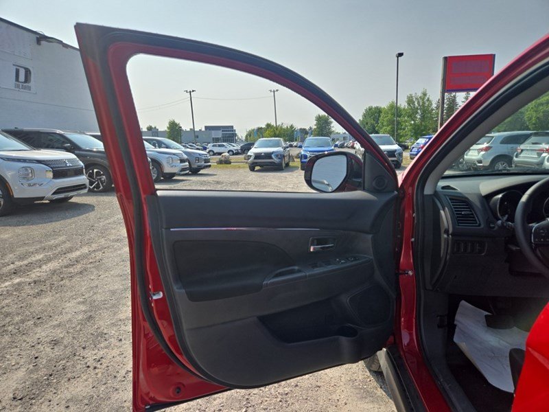 2025 Mitsubishi RVR SE AWC