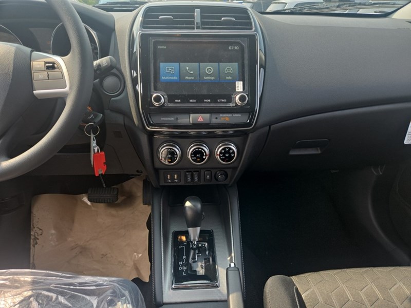 2025 Mitsubishi RVR ES FWD