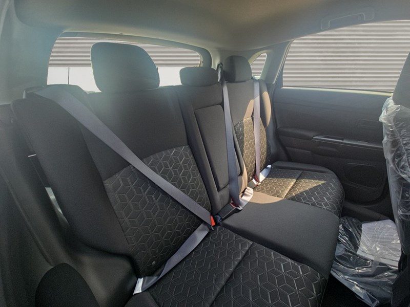 2025 Mitsubishi RVR ES FWD