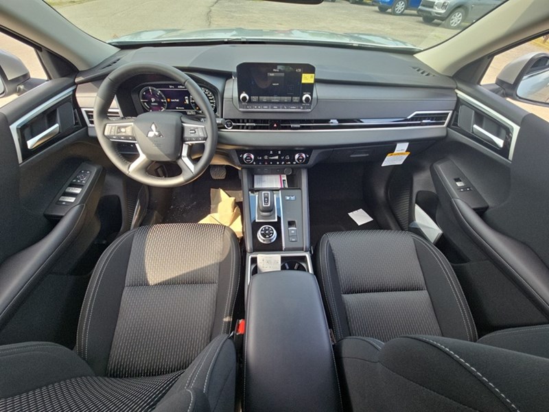 2025 Mitsubishi Outlander Plug-In Hybrid SE S-AWC