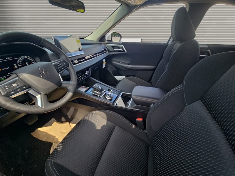 2025 Mitsubishi Outlander Plug-In Hybrid SE S-AWC