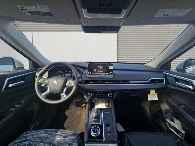 2025 Mitsubishi Outlander Plug-In Hybrid SE S-AWC