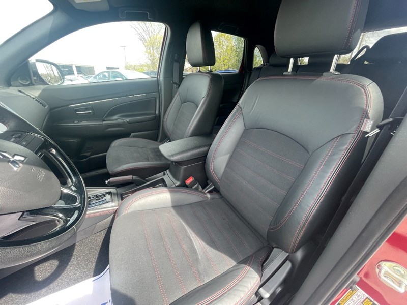 2023 Mitsubishi RVR LE AWC