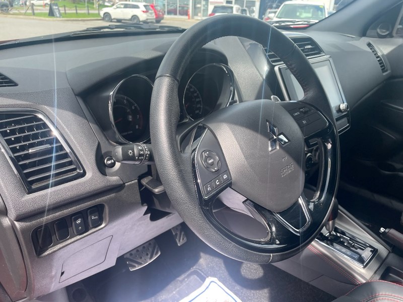 2023 Mitsubishi RVR LE AWC