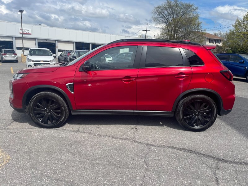 2023 Mitsubishi RVR LE AWC