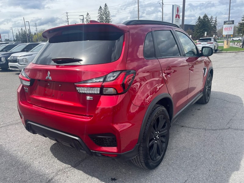 2023 Mitsubishi RVR LE AWC
