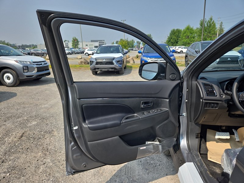 2025 Mitsubishi RVR NOIR AWC