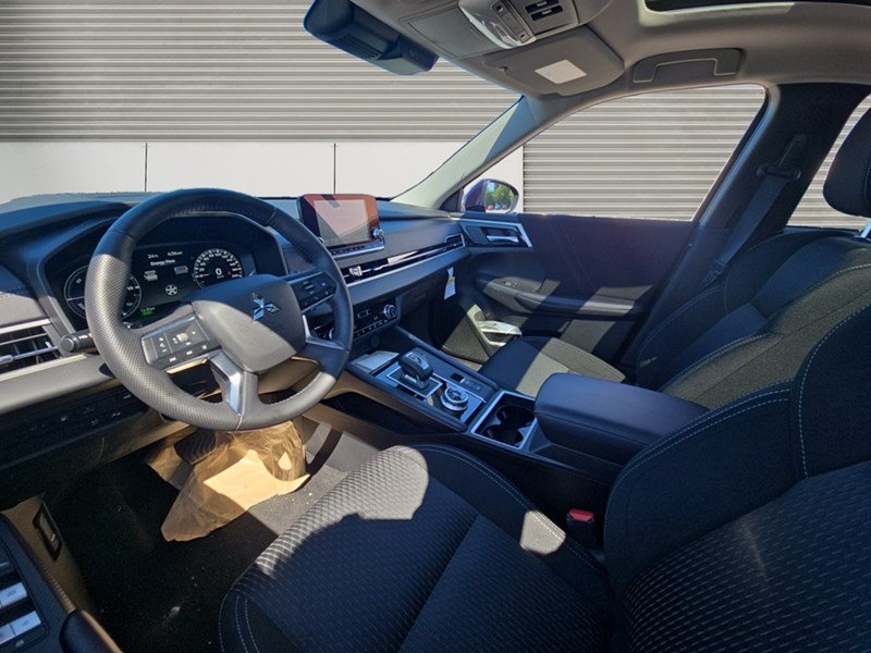 2025 Mitsubishi Outlander Plug-In Hybrid SE S-AWC
