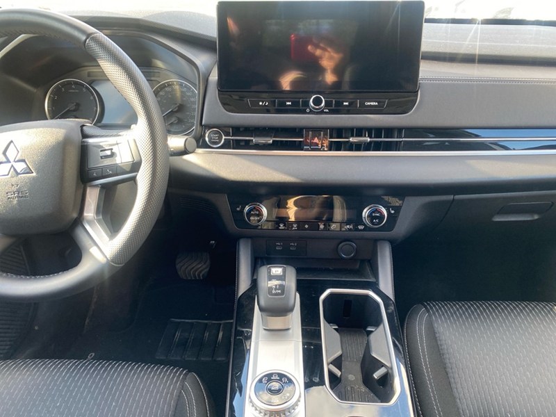 2025 Mitsubishi Outlander ES S-AWC