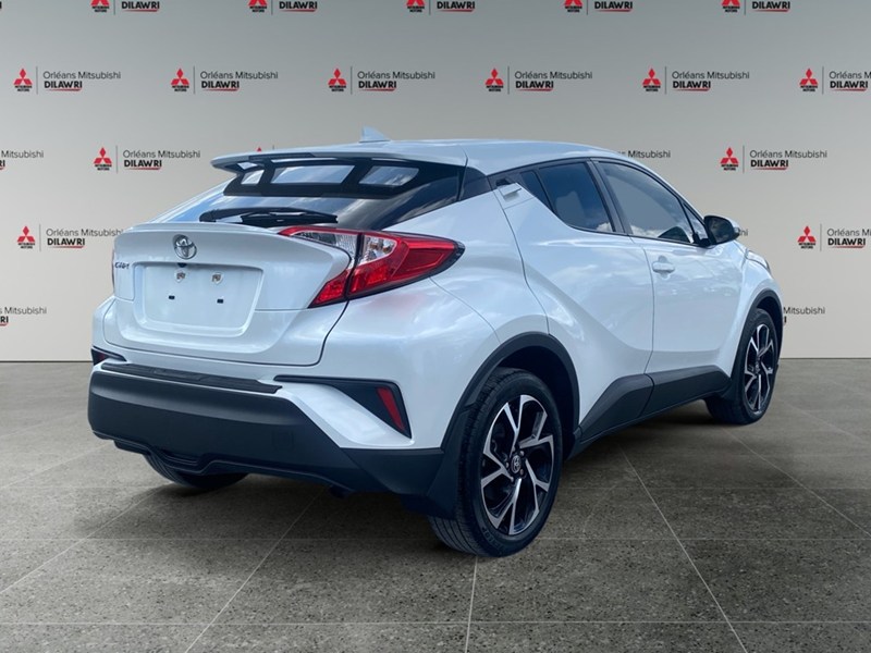 2022 Toyota C-HR XLE Premium FWD