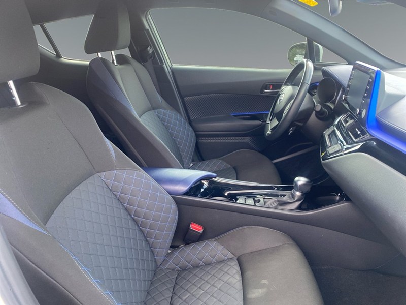 2022 Toyota C-HR XLE Premium FWD