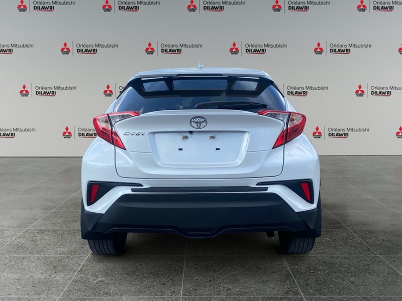2022 Toyota C-HR XLE Premium FWD