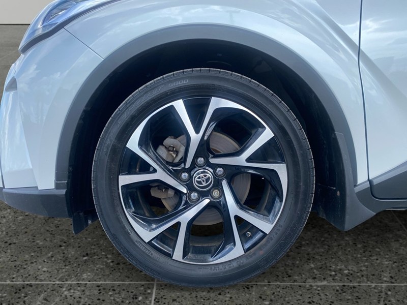 2022 Toyota C-HR XLE Premium FWD