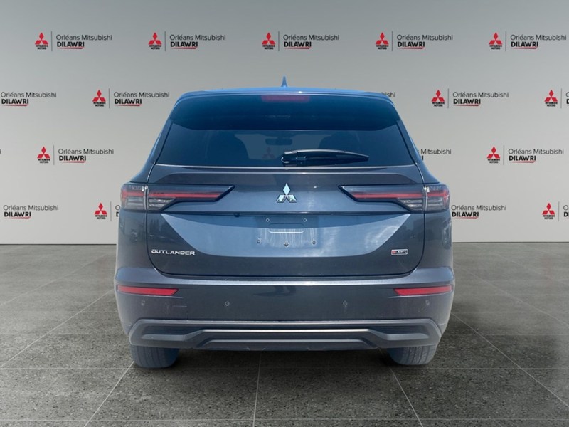 2025 Mitsubishi Outlander ES S-AWC
