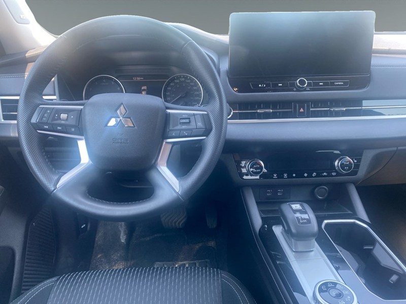 2025 Mitsubishi Outlander ES S-AWC