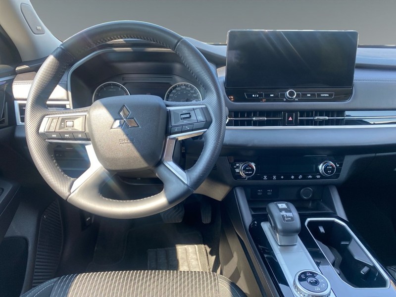 2025 Mitsubishi Outlander ES S-AWC