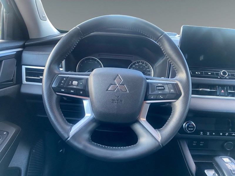 2025 Mitsubishi Outlander ES S-AWC