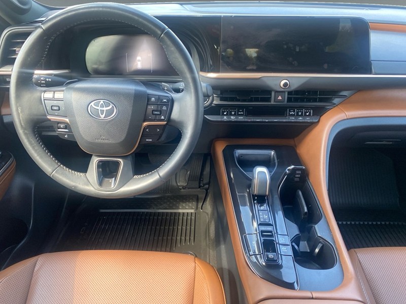 OXYGEN WHITE 2025 Toyota Crown Signia Limited AWD