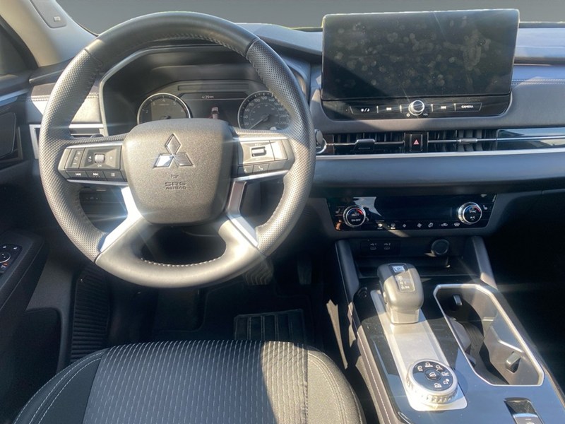 2025 Mitsubishi Outlander ES S-AWC