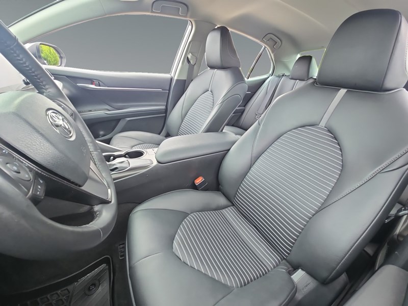 2024 Toyota Camry SE Auto