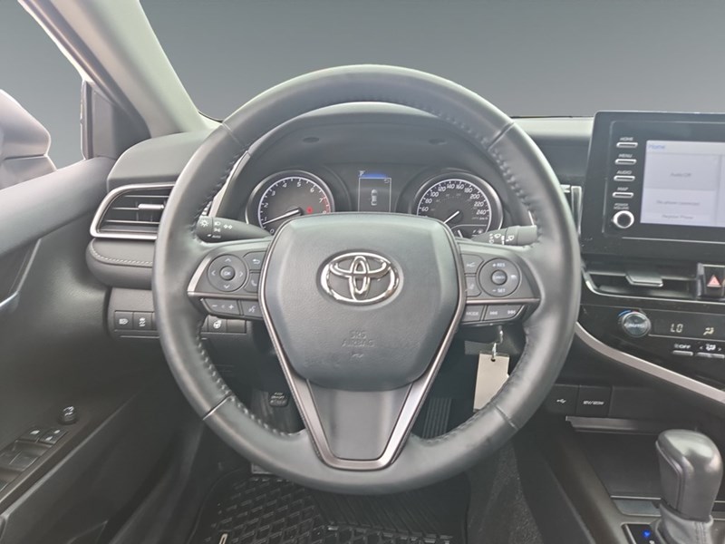 2024 Toyota Camry SE Auto