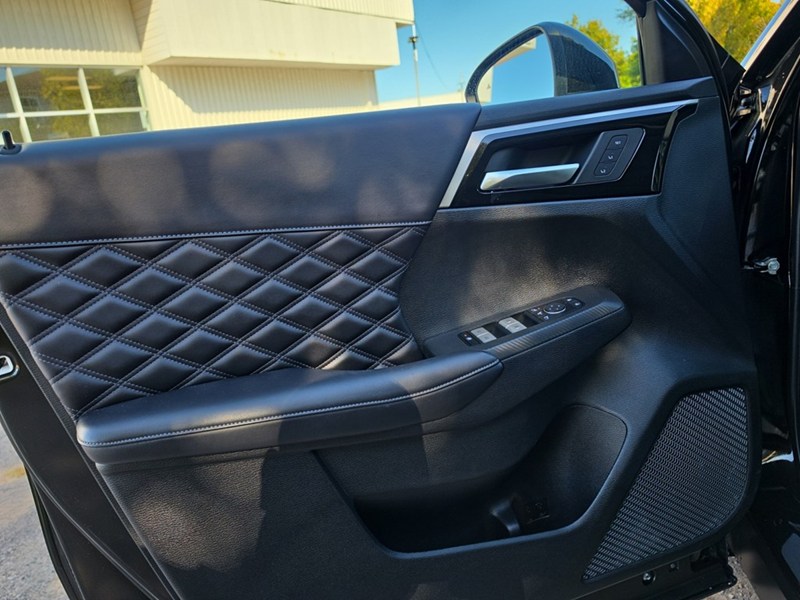 BLACK DIAMOND 2024 Mitsubishi Outlander SEL S-AWC