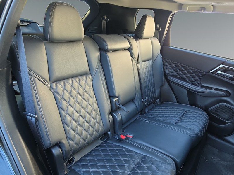 BLACK DIAMOND 2024 Mitsubishi Outlander SEL S-AWC