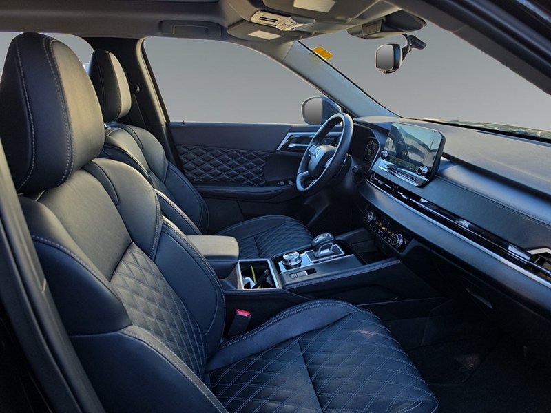 BLACK DIAMOND 2024 Mitsubishi Outlander SEL S-AWC