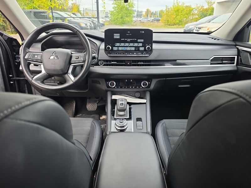 BLACK DIAMOND 2024 Mitsubishi Outlander LE S-AWC