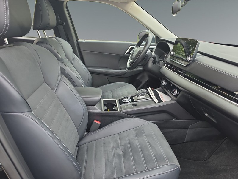 BLACK DIAMOND 2024 Mitsubishi Outlander LE S-AWC