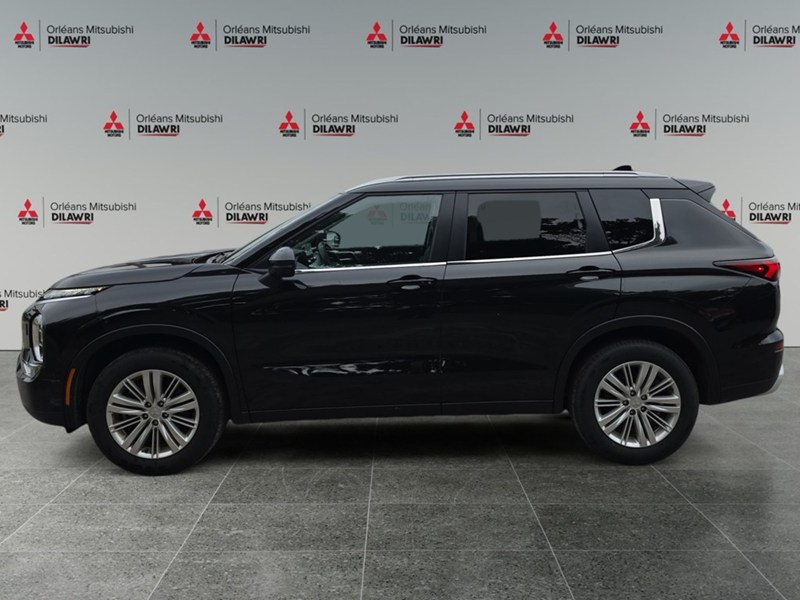 BLACK DIAMOND 2024 Mitsubishi Outlander LE S-AWC