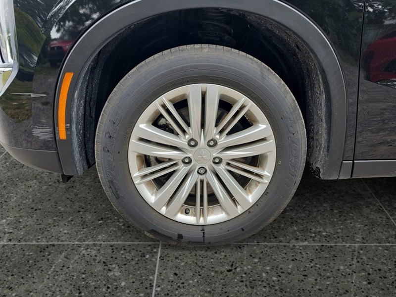 BLACK DIAMOND 2024 Mitsubishi Outlander LE S-AWC
