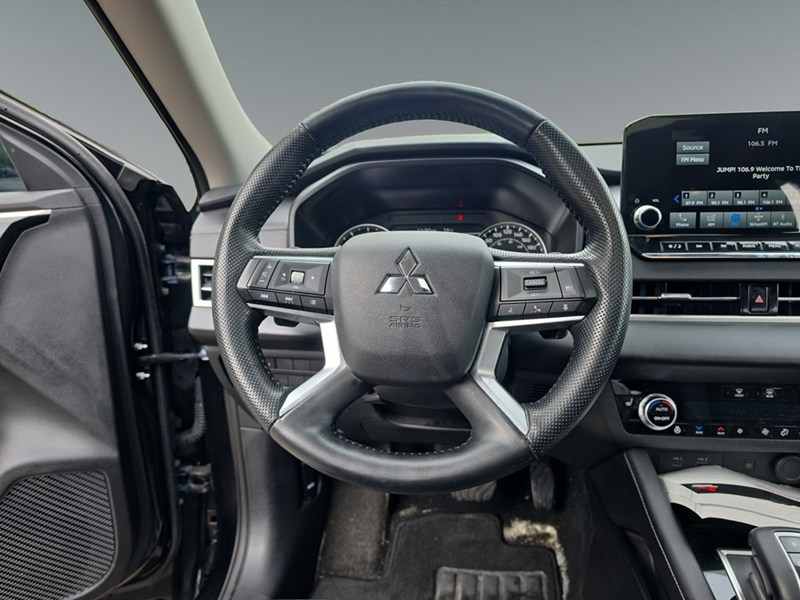 BLACK DIAMOND 2024 Mitsubishi Outlander LE S-AWC