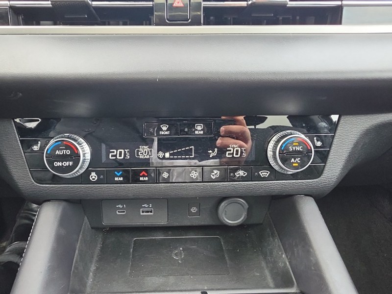 BLACK DIAMOND 2024 Mitsubishi Outlander LE S-AWC