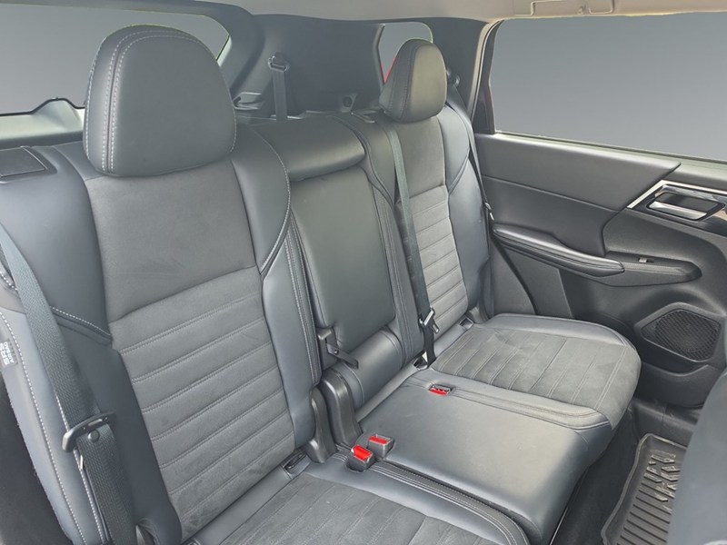 BLACK DIAMOND 2024 Mitsubishi Outlander SE S-AWC