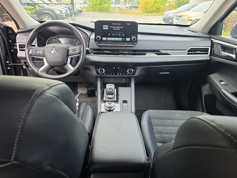 BLACK DIAMOND 2024 Mitsubishi Outlander SE S-AWC