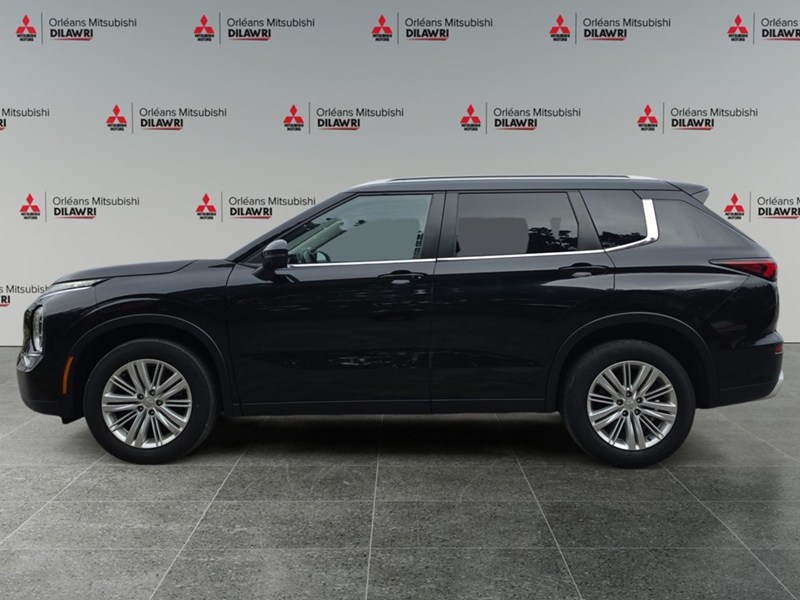 BLACK DIAMOND 2024 Mitsubishi Outlander SE S-AWC