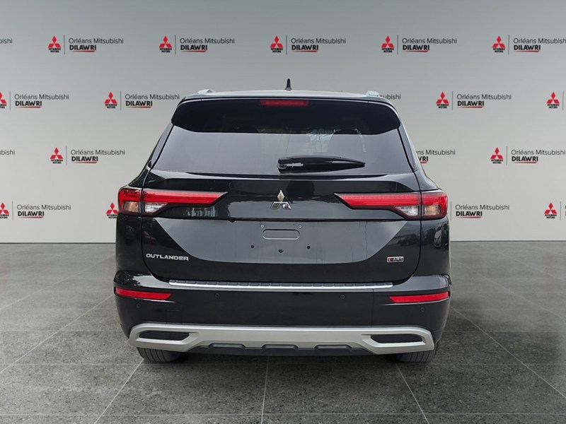 BLACK DIAMOND 2024 Mitsubishi Outlander SE S-AWC