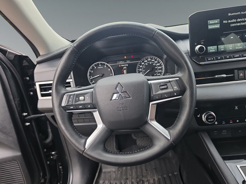 BLACK DIAMOND 2024 Mitsubishi Outlander SE S-AWC