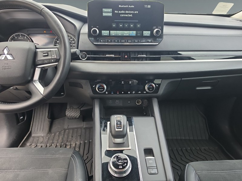 BLACK DIAMOND 2024 Mitsubishi Outlander SE S-AWC