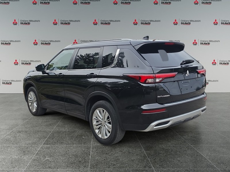 BLACK DIAMOND 2024 Mitsubishi Outlander SE S-AWC